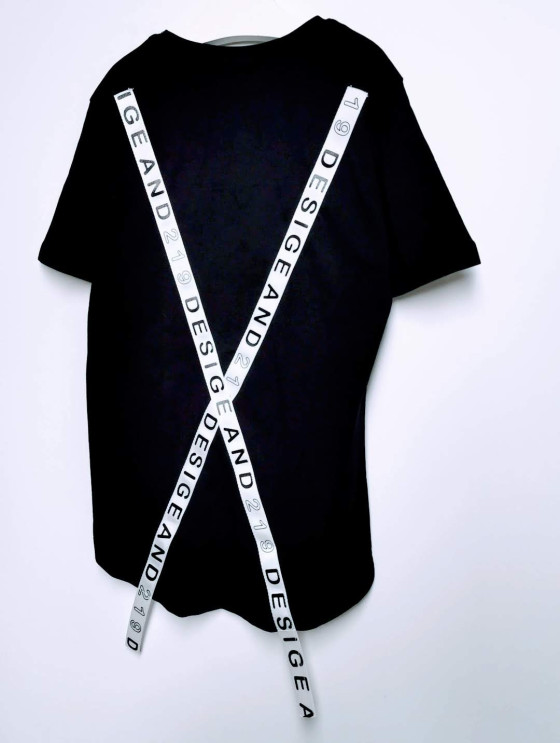  T-SHIRT DLA CHŁOPCA Z OZDOBNYMI PASAMI Z TYŁU