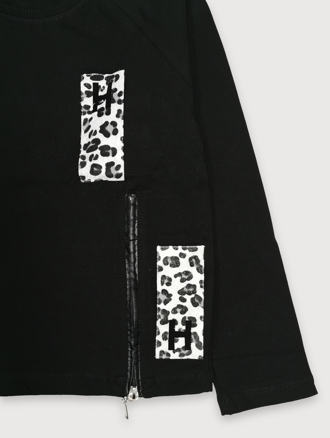 CZARNA BLUZA DLA DZIEWCZYNKI Z OZDOBNYM ZAMKIEM I PANTERKĄ