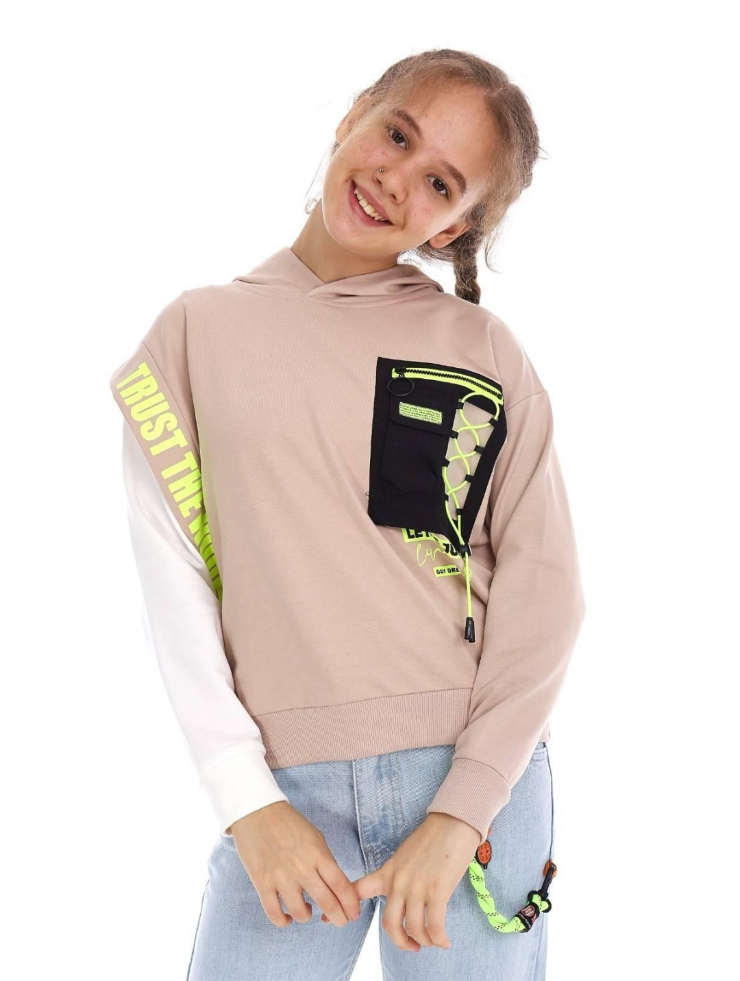 BLUZA DLA DZIEWCZYNY Z KONTRASTOWYM RĘKAWEM